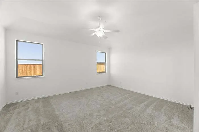 1618 Glacier Dr — Photo 2