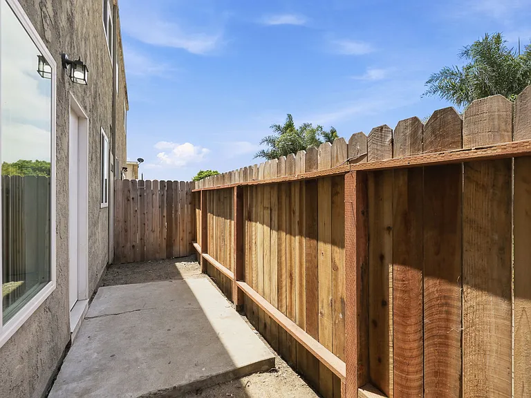 6329 Hummingbird St — Photo 30