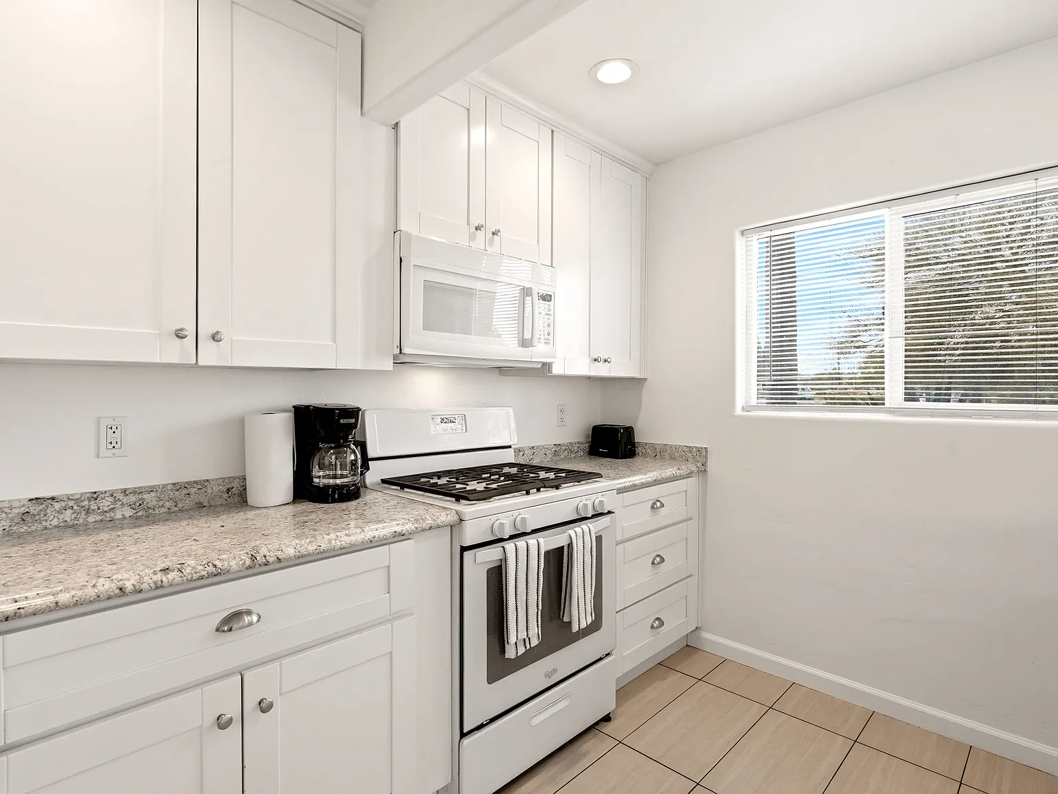 2 bed, $2,200 — Photo 4