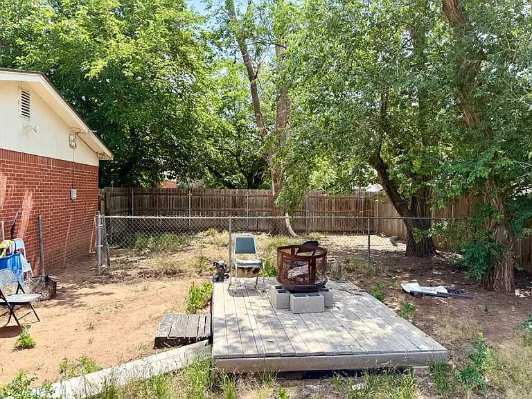 2423 22nd Pl #B — Photo 15
