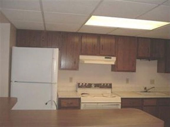 3rd image of 138 Townsend Ct