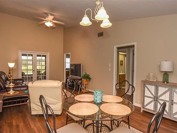 4th image of 810 E Gilchrist Ct #6A