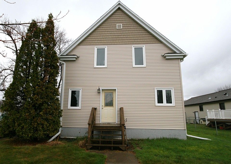 1st image of 116 1st St SE