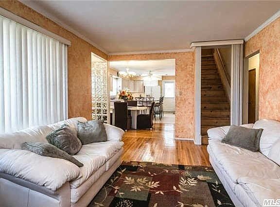 5th image of 3992 Marilyn Dr