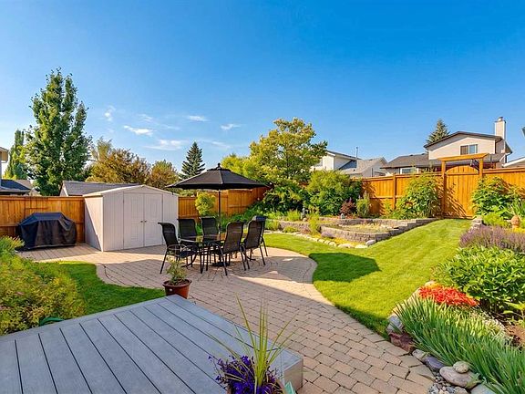 3rd image of 410 SE Millrise Dr SW