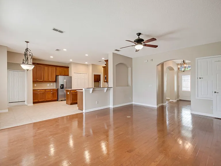 1904 Candlenut Cir — Photo 46