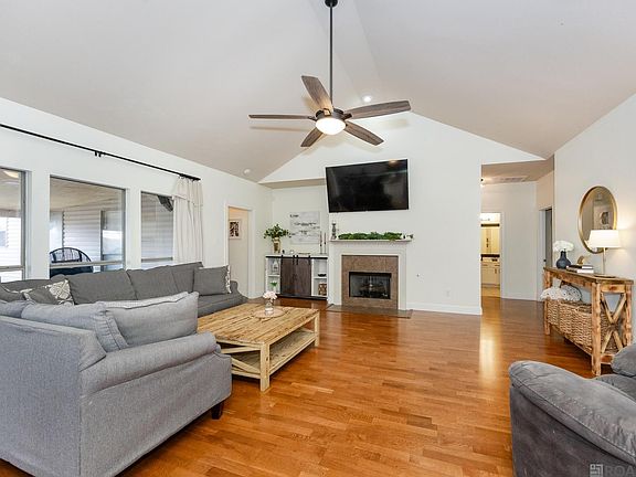 5th image of 6084 Majestic Ln
