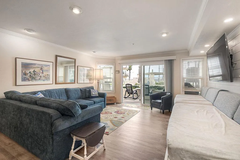 1 bed, 1.0 bath, 831 sqft, $4,000 — Photo 4