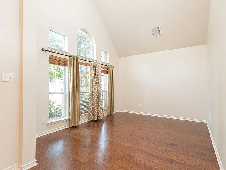 1200 Talley Ln — Photo 8