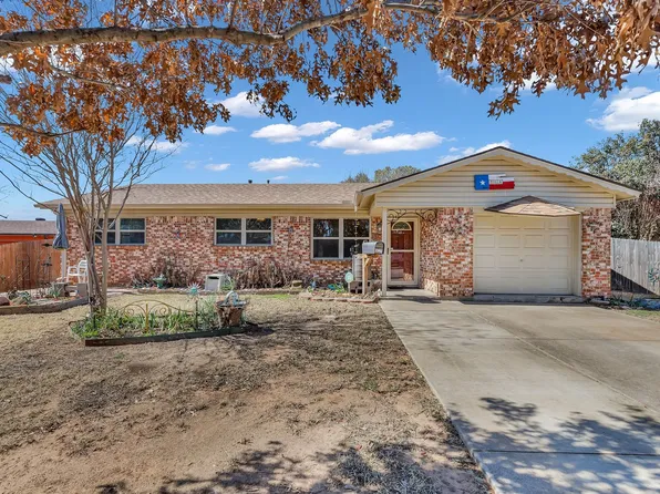 861 Russell Ln, Bedford, TX 76022