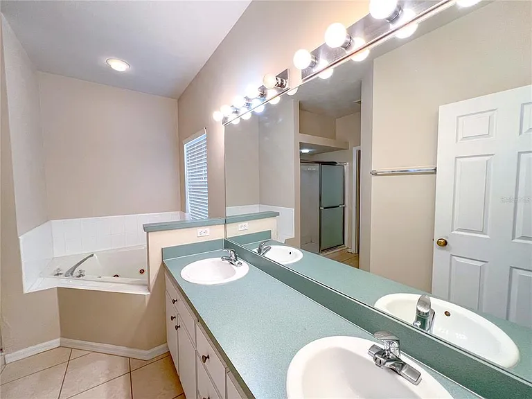 4332 NW 34th Dr — Photo 13
