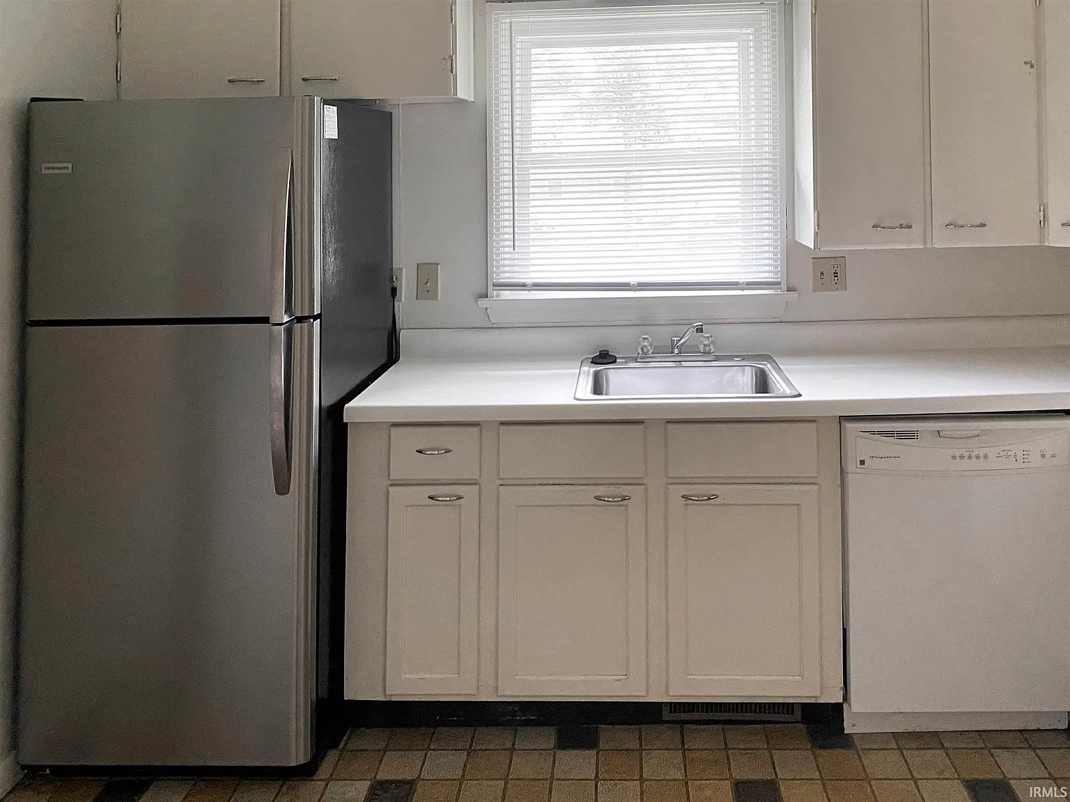 3 bed, 2.0 bath, 1756 sqft, $2,010 — Photo 4
