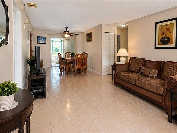 4th image of 707 IOWA WOODS CIRCLE E