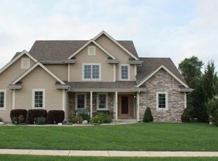 1406 Red Fox Run, Mukwonago, WI 53149