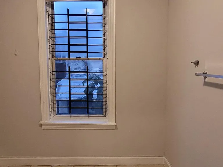 King Size Modern Bathroom - the size of a bedroom