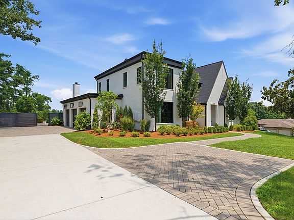 3rd image of 818 Brentview Dr