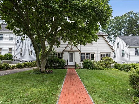 2nd image of 24 Harvard Ct