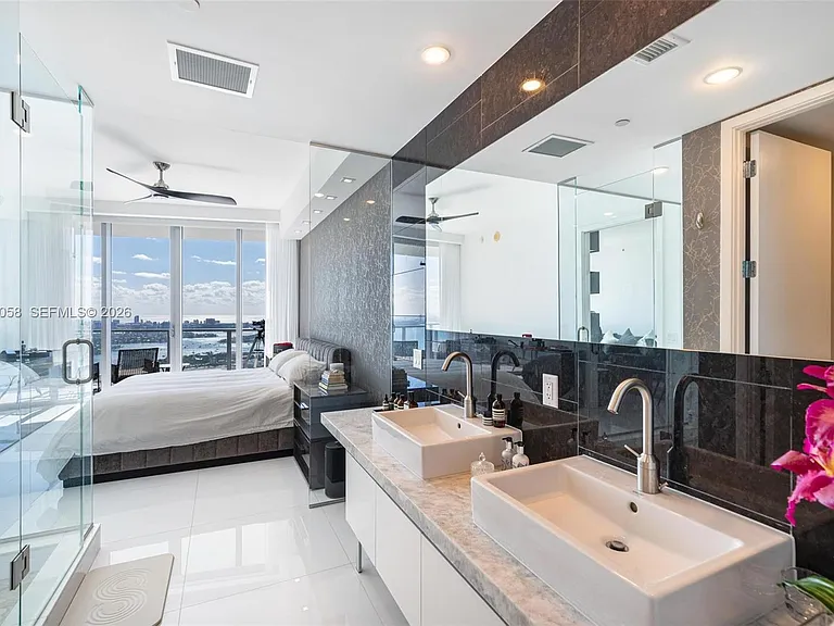 1100 Biscayne Blvd #5203 — Photo 19