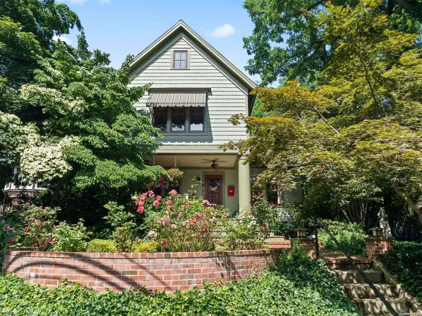 7 Reservoir Avenue, Northport, NY 11768