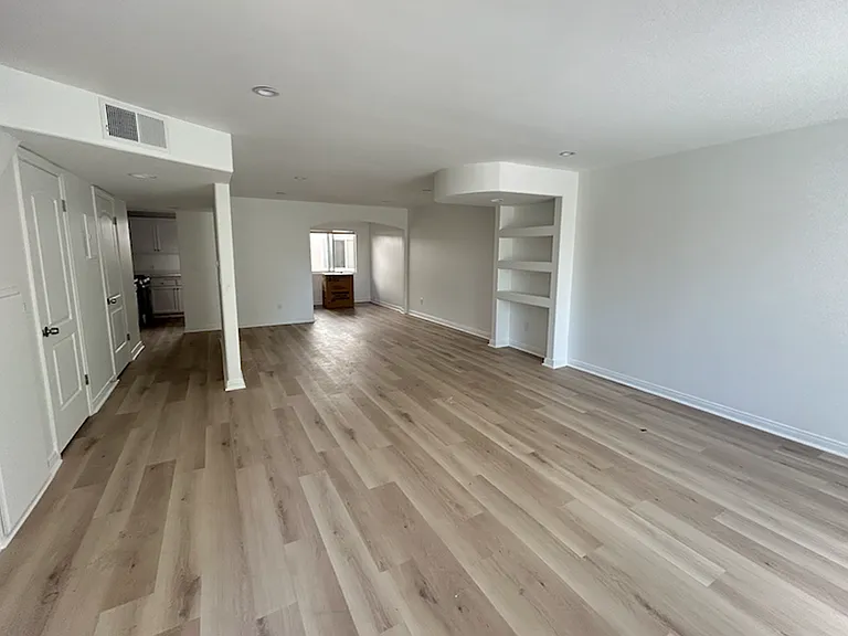 14359 Haynes St — Photo 2