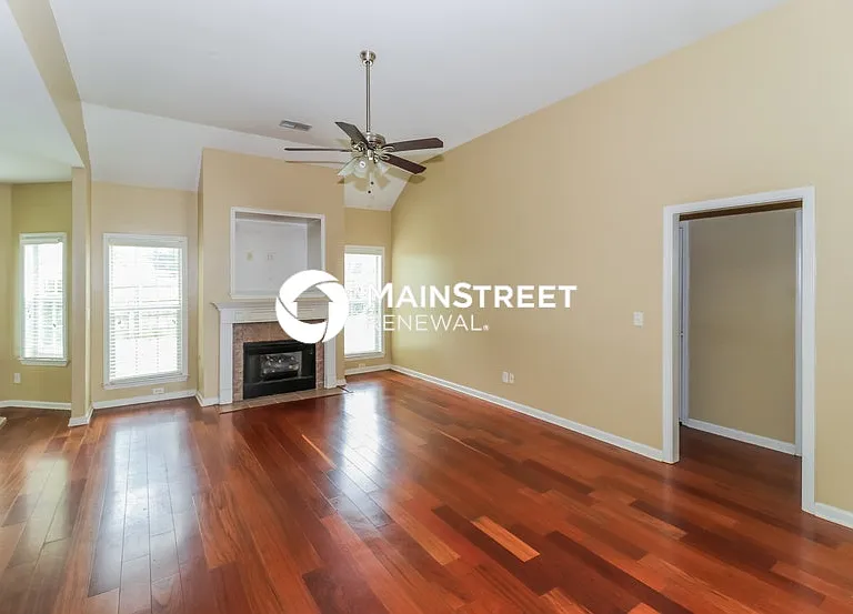 8423 Shady Elm Dr — Photo 3