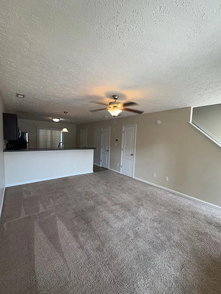 2 bed, 2.5 bath, 1084 sqft, $1,200 — Photo 2