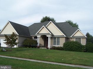 69 Derbyshire Dr, Carlisle, PA 17015