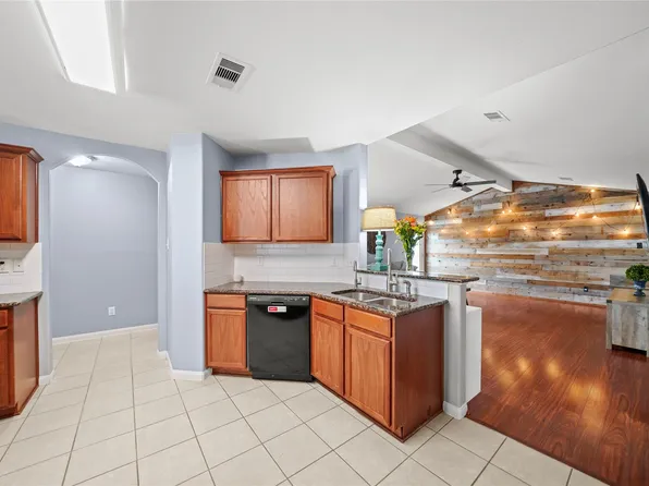 9822 Garnet Springs Dr, Rosharon, TX 77583