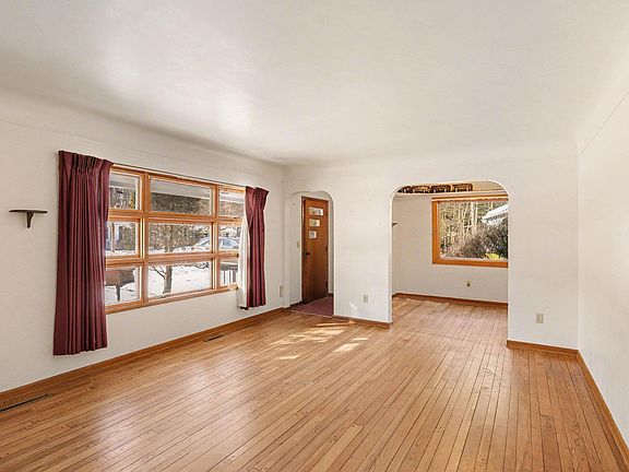 4th image of 119 Maple St