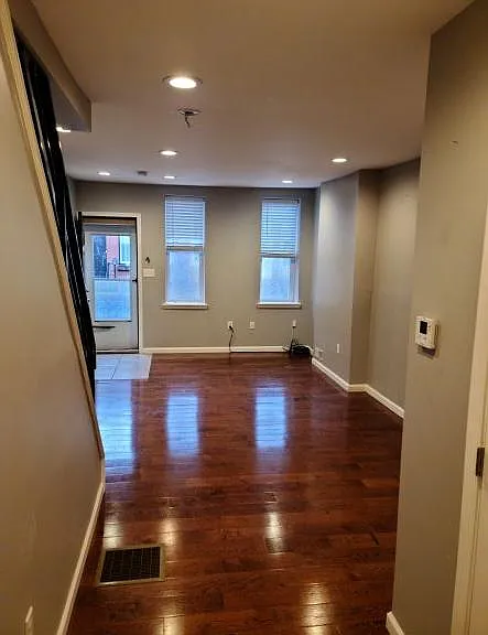 2546 Cedar St — Photo 3