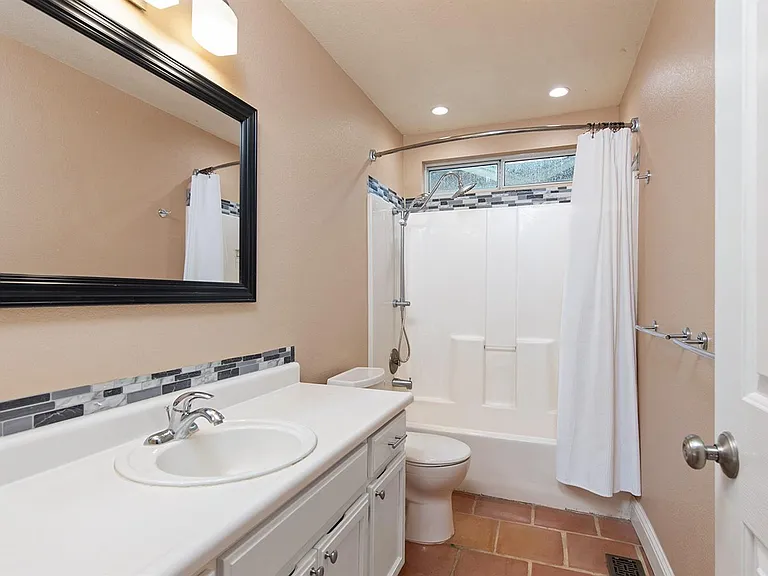 144 Fulton Pl — Photo 7