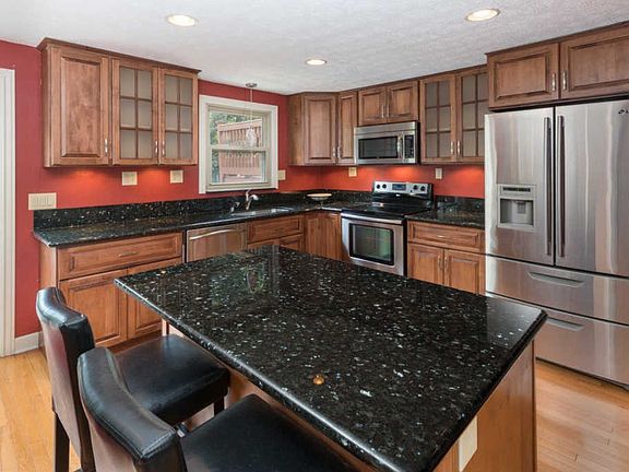 4th image of 3314 Grovewood Dr