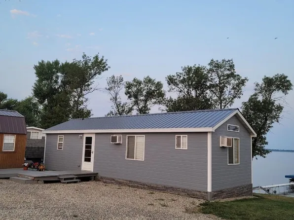 4081 E Lake Rd, Devils Lake, ND 58301