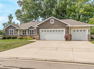 1790 Garnet Ct, Menasha, WI 54952