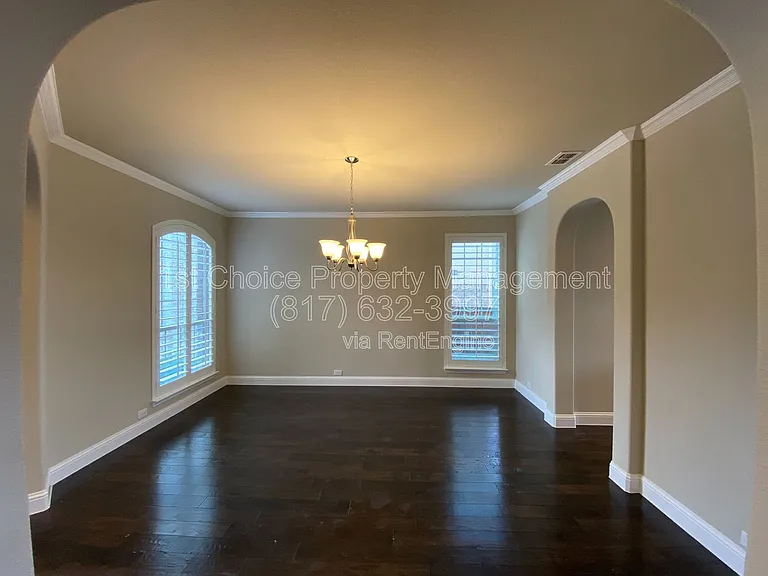 927 Bentley Dr — Photo 8