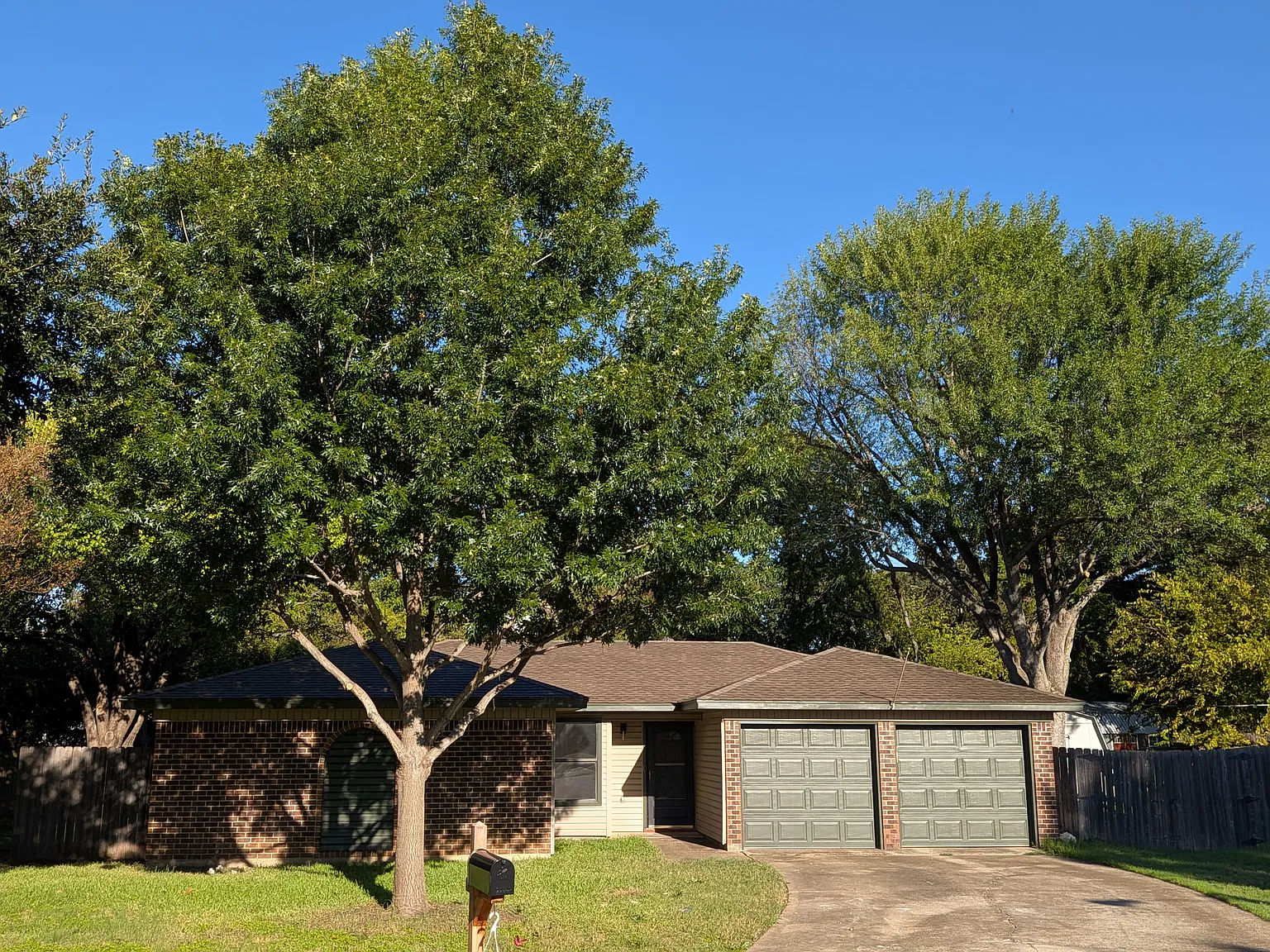 3 bed, 1319 sqft, $1,995 — Photo 1