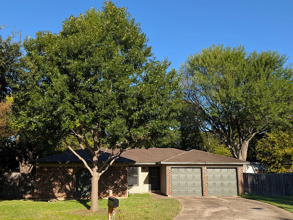 1104 Thistle Ct