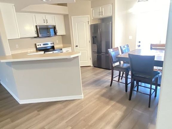 4th image of 3813 Bismark Ave