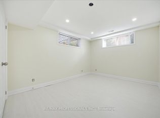 9611 Keele St #D, Vaughan, ON