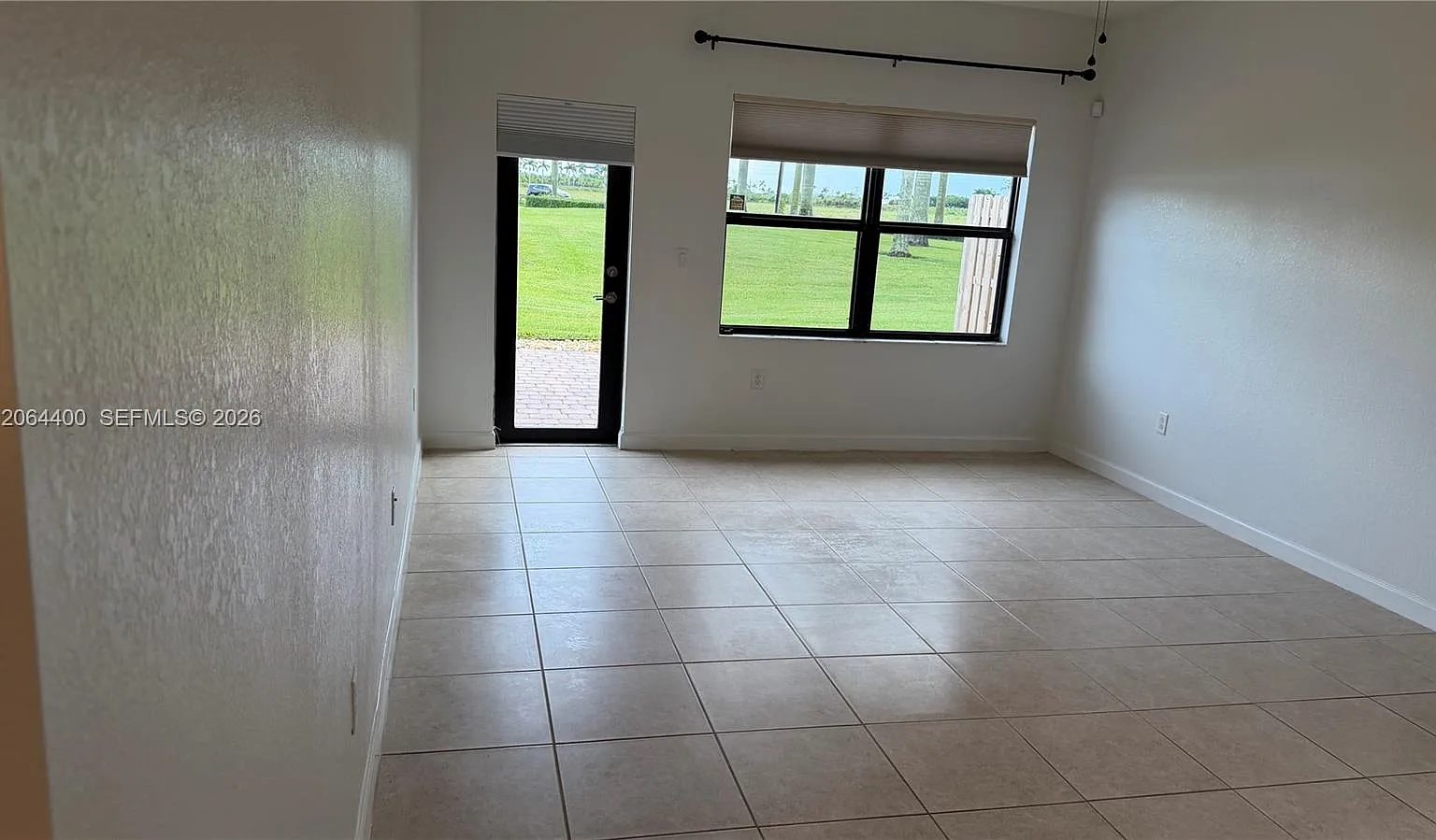 4 bed, 2116 sqft, $3,000 — Photo 2