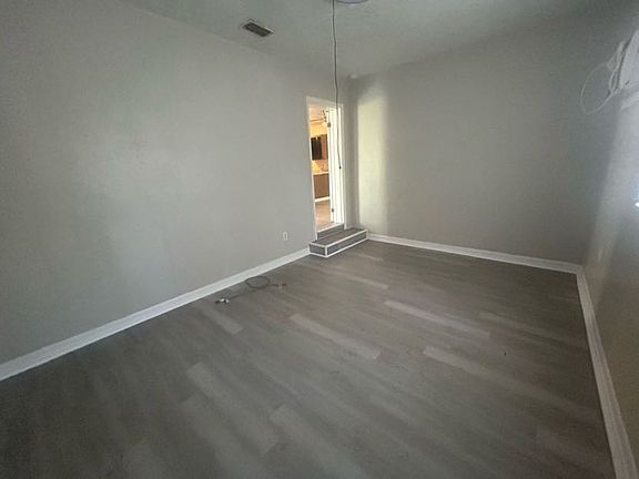5th image of 432 Dupont Dr