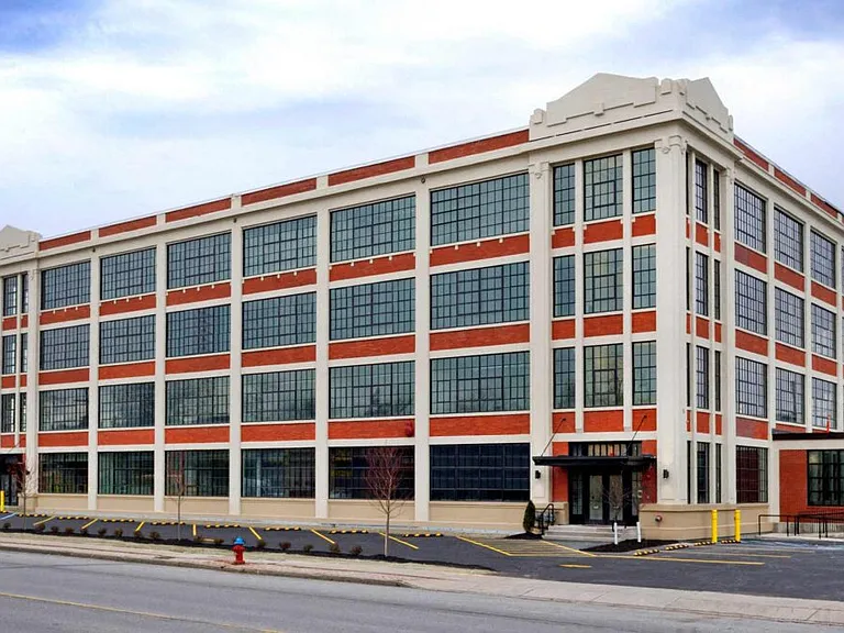The Mentholatum — Photo 1