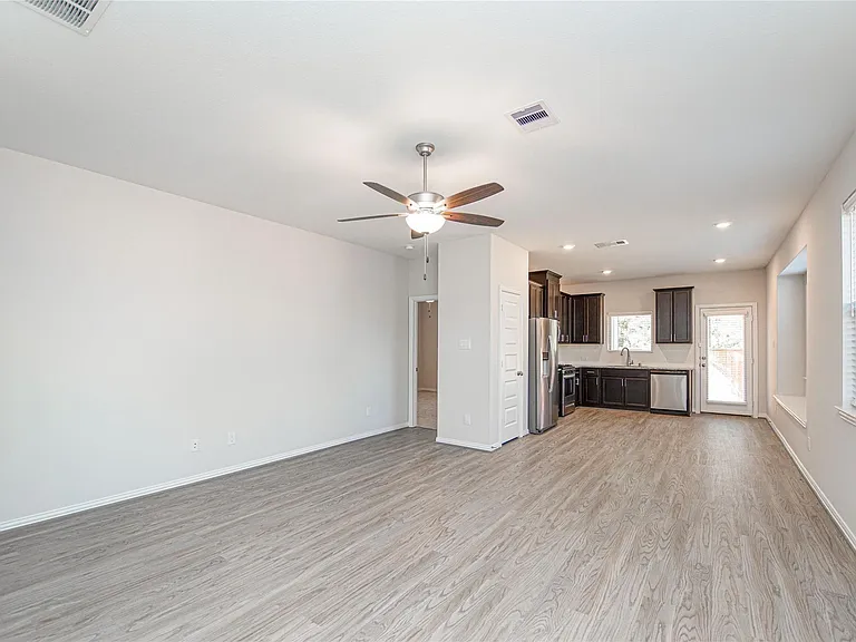 107 Silver Sky Ct — Photo 8