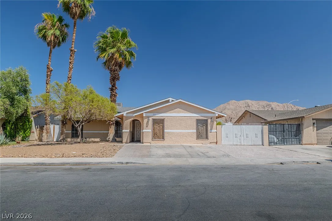4 bed, 1878 sqft, $2,195 — Photo 1