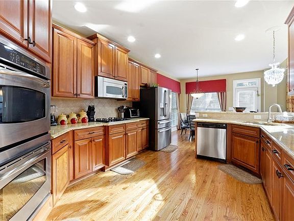 5th image of 1915 Brackendale Rd NE