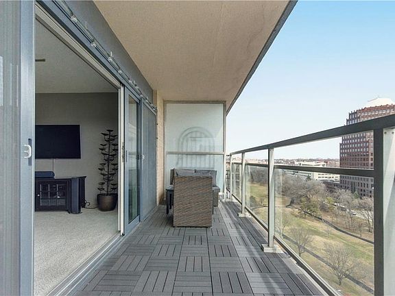 2nd image of 4545 Wornall Rd APT 1104