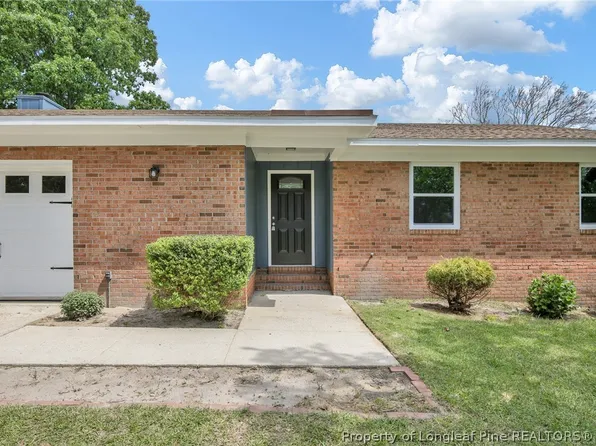 6894 Brasswood Dr, Fayetteville, NC 28314