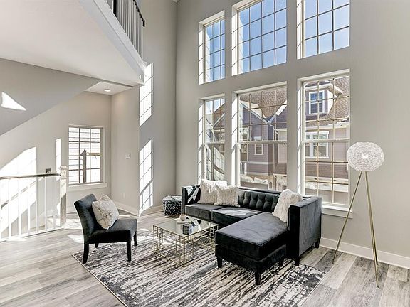 4th image of 10926 Brambling Dr