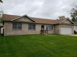 777 Commodore Ln, Chesterton, IN 46304