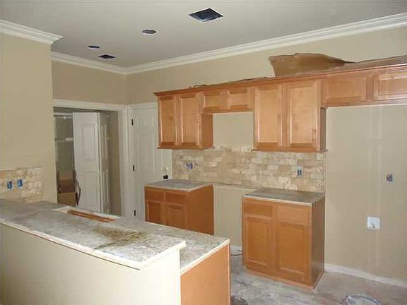 3rd image of 118 Fullerton Ln